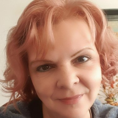Alexandra B. - Freelance Marketing Analyst