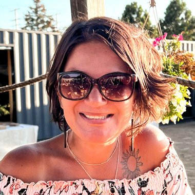 Nicole C. - Freelance Graphic Designer