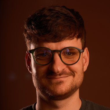 Harry B. - Freelance Graphic Designer