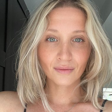 Sarah A. - Freelance Social Media Manager