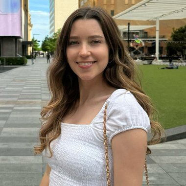 Vale S. - Freelance Social Media Freelancer
