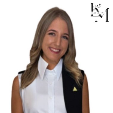 Leanne M. - Freelance Social Media Manager