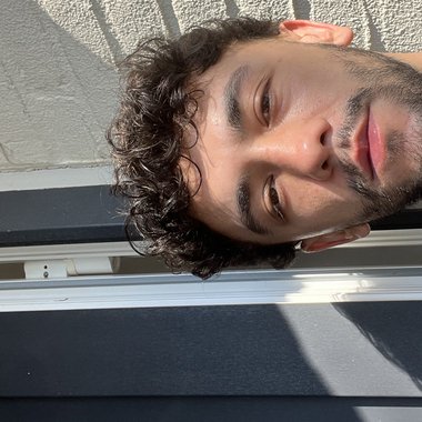 Sandro G. - Freelance Graphic Designer