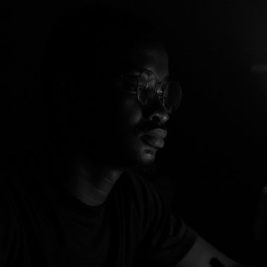 adonisofficial - Freelance Photoshop Editor