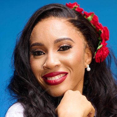 Henrietta E. - Freelance Data Visualizer