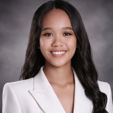 Nathalia T. - Freelance Brand Designer