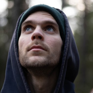 Eye L. - Freelance Graphic Designer