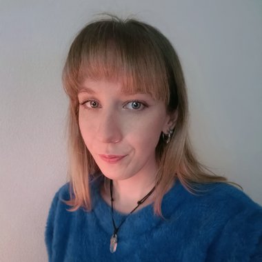 Gloria C. - Freelance Video Editor