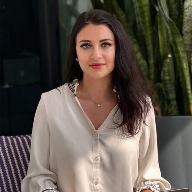 Elizabeth G. - Freelance Content Creator