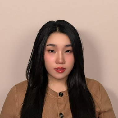 Arielle C. - Freelance Graphic Designer