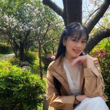 Hui W. - Freelance Graphic Designer