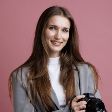 Oliwia B. - Freelance Studio Owner