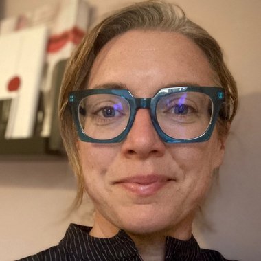 Laura M. - Freelance Graphic Designer