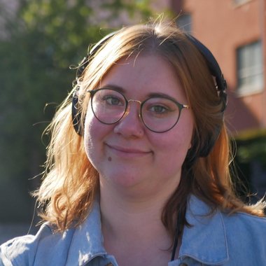 Emilia L. - Freelance Graphic Designer