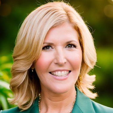 SHAWNA C. - Freelance Brand Designer