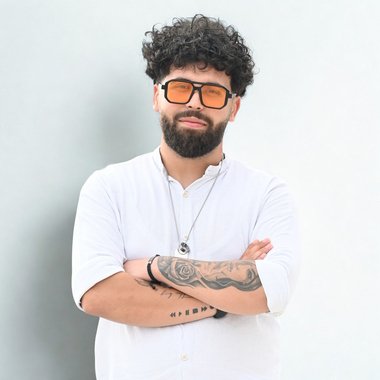 Maksion B. - Freelance Copywriter