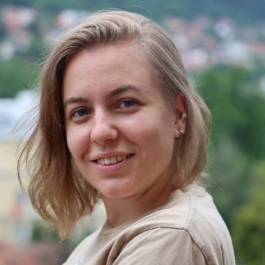 Daniela R. - Freelance Digital Marketer