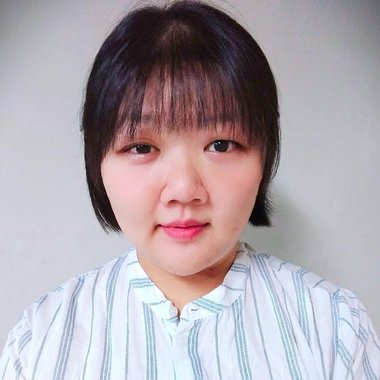 Esther C. - Freelance Social Media Freelancer