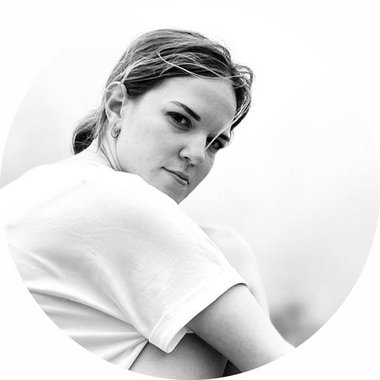 Daša J. - Freelance Graphic Designer