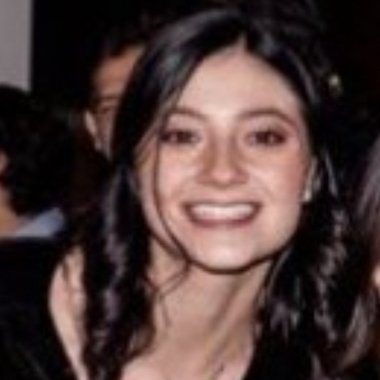 Alejandra U. - Freelance Graphic Designer