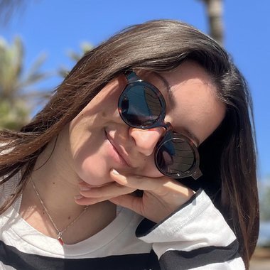 Magdalena D. - Freelance Graphic Designer