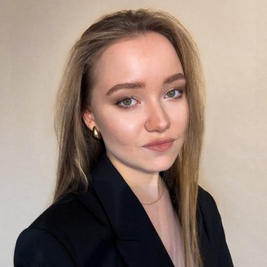 Anastasia I. - Freelance Graphic Designer