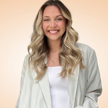 Jacqueline L. - Freelance Social Media Freelancer