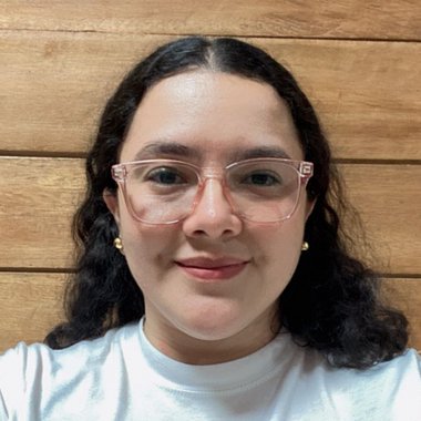 Angélica L. - Freelance Writer