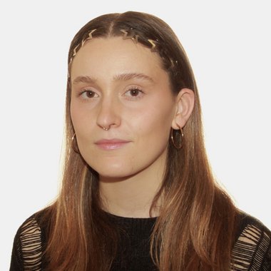Claudia S. - Freelance Graphic Designer