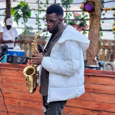 Cruiziq - Freelance Saxophonist