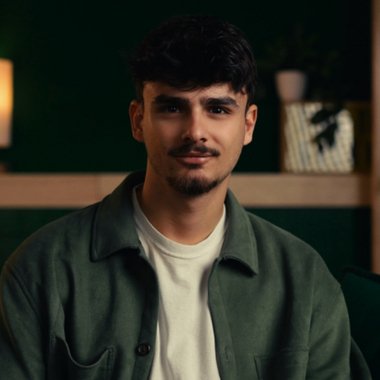 Edoardo P. - Freelance Graphic Designer