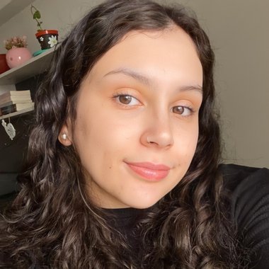 Araceli S. - Freelance Voiceover Artist