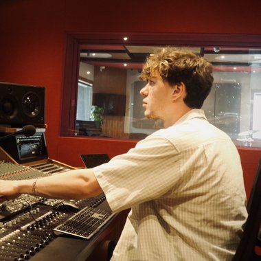 Oscar C. - Freelance Podcast Producer