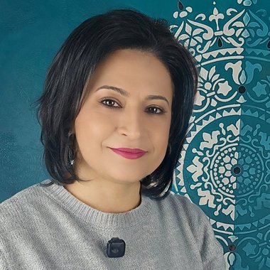 Nesa R. - Freelance Logo Designer