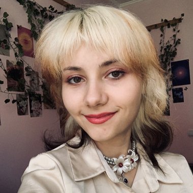 Ruslana K. - Freelance Brand Designer