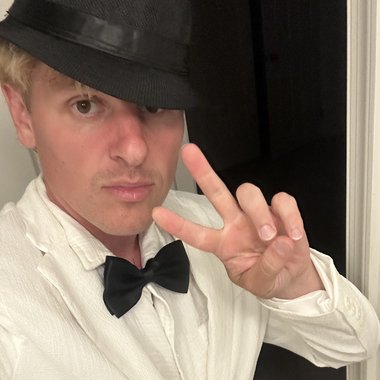 Eric V. - Freelance AI Prompt Engineer