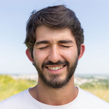 Bastien R. - Freelance Motion Graphic Designer