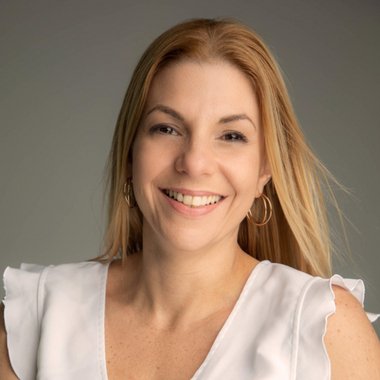 Anabella M. - Freelance Brand Designer