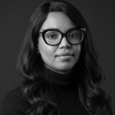 Ana Q. - Freelance Graphic Designer