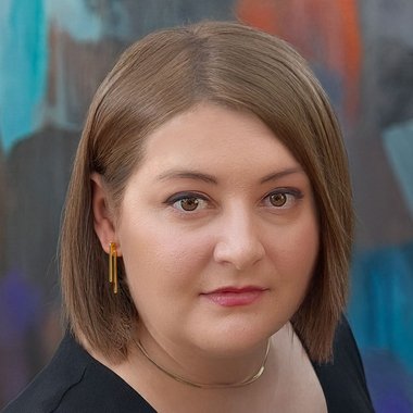 Ellen S. - Freelance Designer