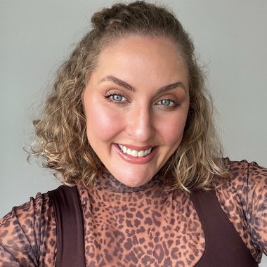 Tatiane B. - Freelance Brand Designer