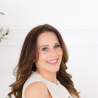 Chloe J. - Freelance Social Media Manager