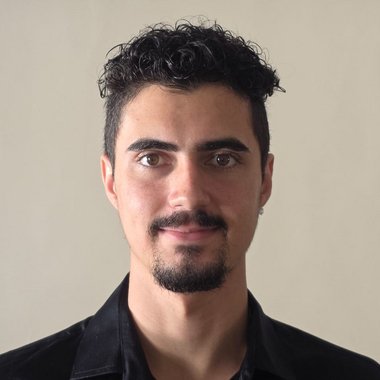 Romario - Freelance Graphic Designer