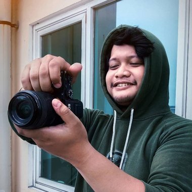 Thomas V. - Freelance Cinematographer