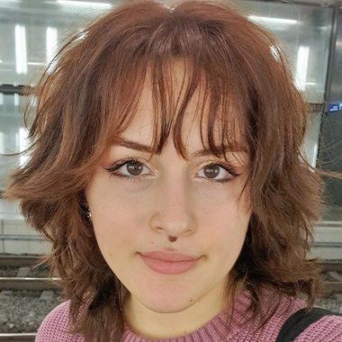 Gloria S. - Freelance Content Producer