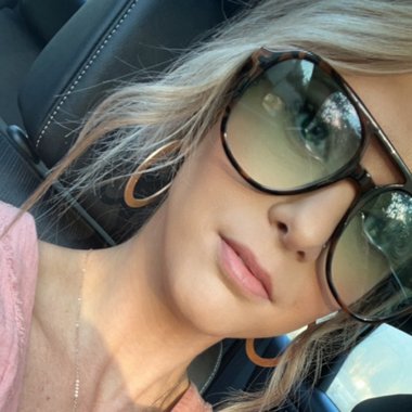 Amanda A. - Freelance Stylist