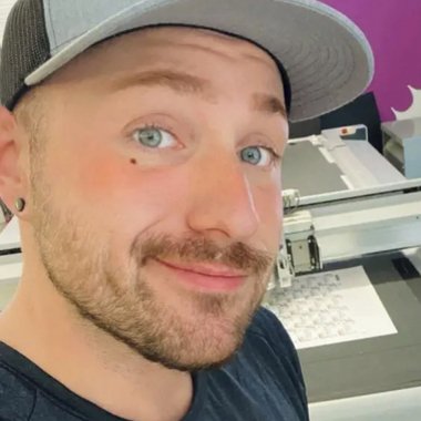 Jessy M. - Freelance Graphic Designer