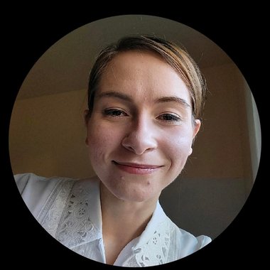 Renata P. - Freelance Graphic Designer