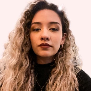 Cinthya G. - Freelance Social Media Freelancer