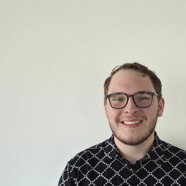 Robert T. - Freelance Designer